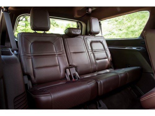 Характеристики автомобиля Lincoln Navigator 3.5 AT 4WD Black Label L (09.2017 - 08.2019): фото, вместимость, скорость, двигатель, топливо, масса, отзывы