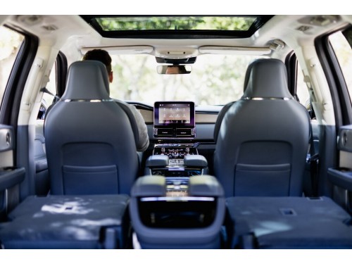Характеристики автомобиля Lincoln Navigator 3.5 AT 4WD Black Label (09.2017 - 08.2019): фото, вместимость, скорость, двигатель, топливо, масса, отзывы