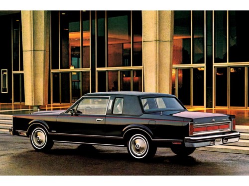 Характеристики автомобиля Lincoln Town Car 5.0 AT Town Car (03.1980 - 08.1981): фото, вместимость, скорость, двигатель, топливо, масса, отзывы