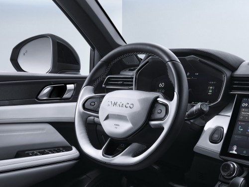 Характеристики автомобиля Lynk &amp; Co 01 2.0 AT Halo (12.2020 - н.в.): фото, вместимость, скорость, двигатель, топливо, масса, отзывы