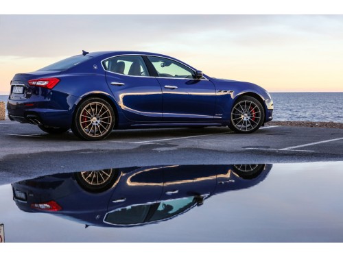 Характеристики автомобиля Maserati Ghibli 3.0D AT (11.2016 - 08.2020): фото, вместимость, скорость, двигатель, топливо, масса, отзывы