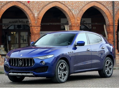 Характеристики автомобиля Maserati Levante 3.8 AT Trofeo (09.2019 - 08.2020): фото, вместимость, скорость, двигатель, топливо, масса, отзывы