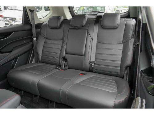 Характеристики автомобиля Maxus D60 1.5T DCT Exclusive 7-seats (08.2019 - 06.2020): фото, вместимость, скорость, двигатель, топливо, масса, отзывы