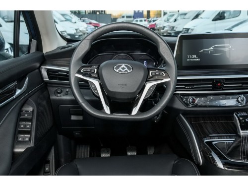 Характеристики автомобиля Maxus D90 2.0T AT AWD Polaris (08.2017 - 05.2019): фото, вместимость, скорость, двигатель, топливо, масса, отзывы