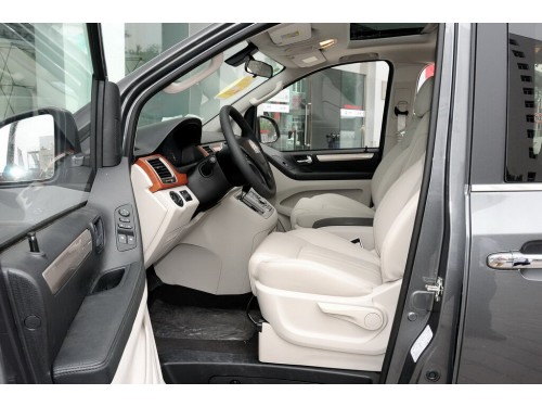 Характеристики автомобиля Maxus G10 2.0T AT Fashion (04.2014 - 10.2015): фото, вместимость, скорость, двигатель, топливо, масса, отзывы
