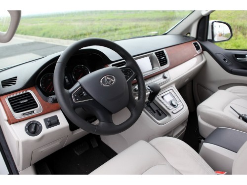 Характеристики автомобиля Maxus G10 2.0T AT Fashion (04.2014 - 10.2015): фото, вместимость, скорость, двигатель, топливо, масса, отзывы