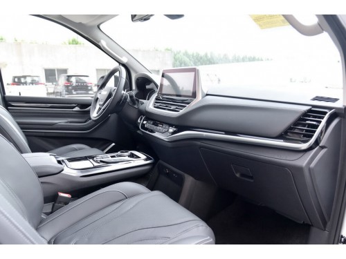 Характеристики автомобиля Maxus G20 Plus 2.0T AT Smart (11.2020 - 02.2023): фото, вместимость, скорость, двигатель, топливо, масса, отзывы