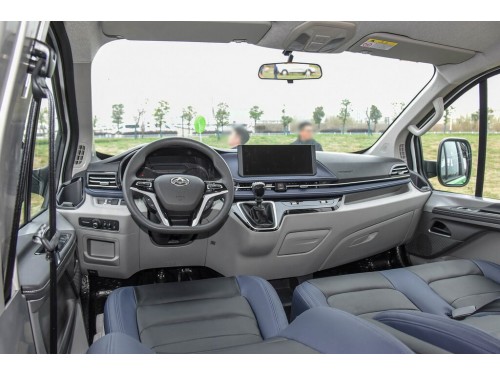 Характеристики автомобиля Maxus V70 2.0T AT Deluxe (L2H2 9 Seats) (03.2023 - н.в.): фото, вместимость, скорость, двигатель, топливо, масса, отзывы