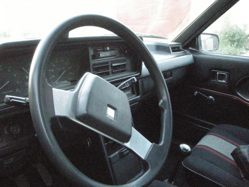 Характеристики автомобиля Mazda 323 1.5 AT (10.1981 - 12.1982): фото, вместимость, скорость, двигатель, топливо, масса, отзывы