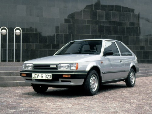 Характеристики автомобиля Mazda 323 1.1 MT (07.1985 - 07.1987): фото, вместимость, скорость, двигатель, топливо, масса, отзывы