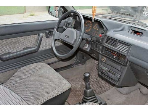 Характеристики автомобиля Mazda 323 1.6i MT 4WD (08.1987 - 08.1989): фото, вместимость, скорость, двигатель, топливо, масса, отзывы