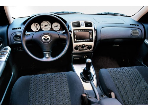 Характеристики автомобиля Mazda 323F 1.6i MT (05.2000 - 06.2002): фото, вместимость, скорость, двигатель, топливо, масса, отзывы