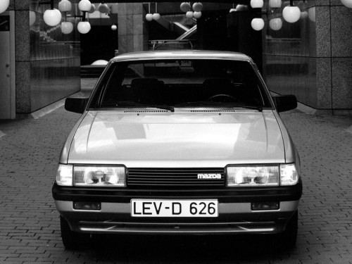 Характеристики автомобиля Mazda 626 2.0 MT LX (05.1985 - 03.1987): фото, вместимость, скорость, двигатель, топливо, масса, отзывы
