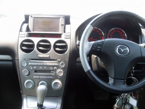 Характеристики автомобиля Mazda Atenza 2.3 23S (09.2002 - 05.2005): фото, вместимость, скорость, двигатель, топливо, масса, отзывы