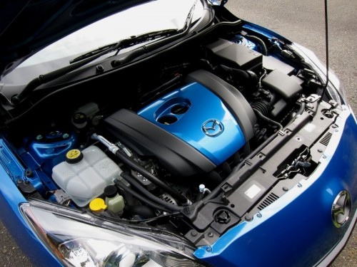 Характеристики автомобиля Mazda Axela 1.5 15S (09.2011 - 10.2013): фото, вместимость, скорость, двигатель, топливо, масса, отзывы