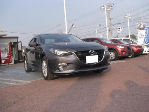Характеристики автомобиля Mazda Axela 1.5 15C (08.2015 - 06.2016): фото, вместимость, скорость, двигатель, топливо, масса, отзывы