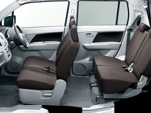 Характеристики автомобиля Mazda AZ-Wagon 660 custom style XT 4WD (08.2010 - 10.2012): фото, вместимость, скорость, двигатель, топливо, масса, отзывы