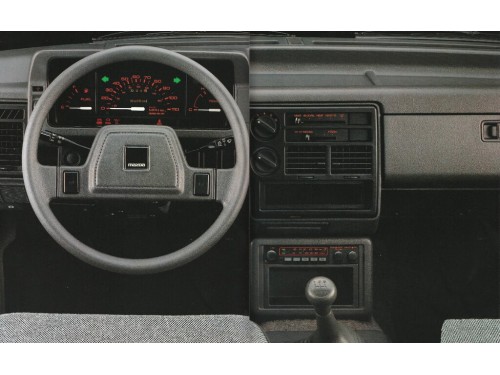 Характеристики автомобиля Mazda B-Series 2.0 MT B2000 STD Long Bed Single Cab (01.1985 - 01.1987): фото, вместимость, скорость, двигатель, топливо, масса, отзывы