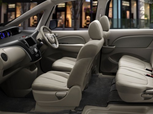 Характеристики автомобиля Mazda Biante 2.0 20C 4WD (05.2013 - 02.2018): фото, вместимость, скорость, двигатель, топливо, масса, отзывы