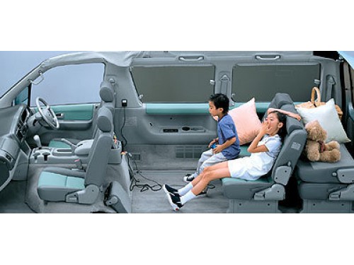 Характеристики автомобиля Mazda Bongo Friendee 2.0 RS-V aero auto free top (09.2001 - 11.2005): фото, вместимость, скорость, двигатель, топливо, масса, отзывы