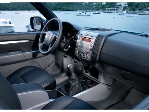 Характеристики автомобиля Mazda BT-50 2.5 MT Active+ (10.2008 - 08.2012): фото, вместимость, скорость, двигатель, топливо, масса, отзывы