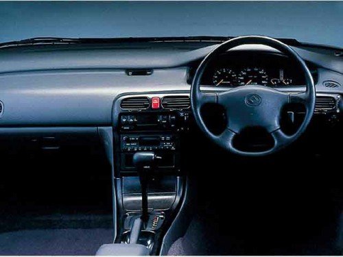 Характеристики автомобиля Mazda Cronos 1.8 18VG (03.1992 - 09.1994): фото, вместимость, скорость, двигатель, топливо, масса, отзывы