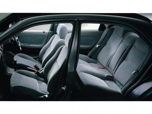 Характеристики автомобиля Mazda Cronos 1.8 18VG (11.1991 - 02.1992): фото, вместимость, скорость, двигатель, топливо, масса, отзывы