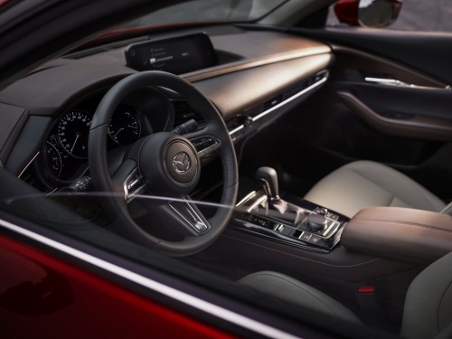 Характеристики автомобиля Mazda CX-30 61.1 kWh Respect (09.2021 - н.в.): фото, вместимость, скорость, двигатель, топливо, масса, отзывы