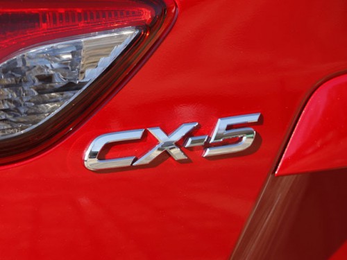 Характеристики автомобиля Mazda CX-5 2.0 20C (12.2012 - 09.2013): фото, вместимость, скорость, двигатель, топливо, масса, отзывы