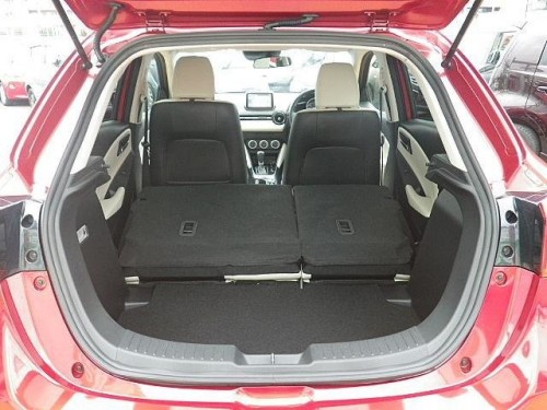 Характеристики автомобиля Mazda Demio 1.3 13S Urban Stylish Mode 4WD (04.2015 - 12.2015): фото, вместимость, скорость, двигатель, топливо, масса, отзывы