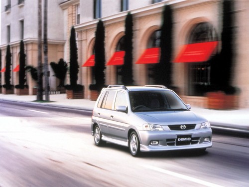 Характеристики автомобиля Mazda Demio 1.3 Aero active (06.2001 - 07.2002): фото, вместимость, скорость, двигатель, топливо, масса, отзывы