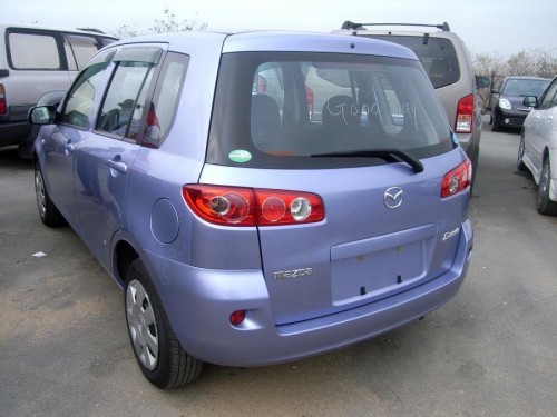 Характеристики автомобиля Mazda Demio 1.3 style C (11.2006 - 06.2007): фото, вместимость, скорость, двигатель, топливо, масса, отзывы