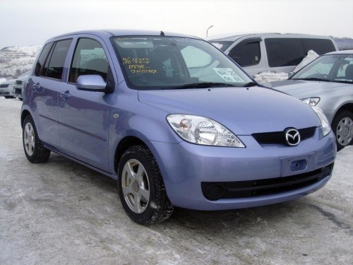 Характеристики автомобиля Mazda Demio 1.3 style C e-4WD (11.2006 - 06.2007): фото, вместимость, скорость, двигатель, топливо, масса, отзывы