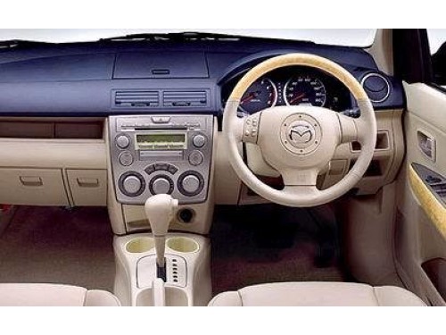 Характеристики автомобиля Mazda Demio 1.3 B (03.2003 - 05.2004): фото, вместимость, скорость, двигатель, топливо, масса, отзывы