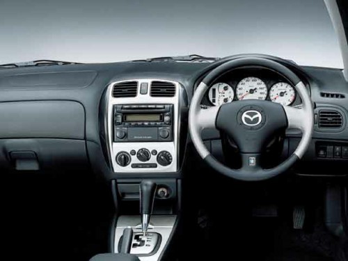 Характеристики автомобиля Mazda Familia S-Wagon 1.5 S-4 4WD (12.2001 - 08.2002): фото, вместимость, скорость, двигатель, топливо, масса, отзывы