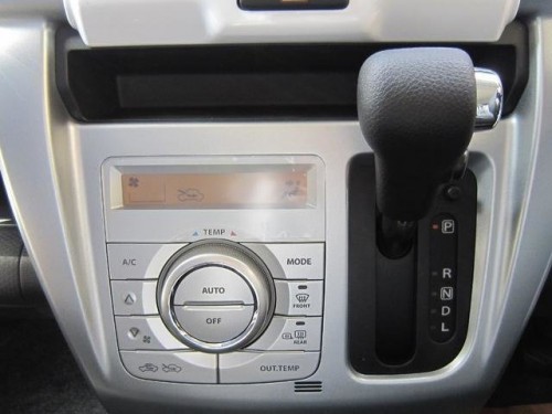 Характеристики автомобиля Mazda Flair Crossover 660 XG (01.2014 - 04.2015): фото, вместимость, скорость, двигатель, топливо, масса, отзывы