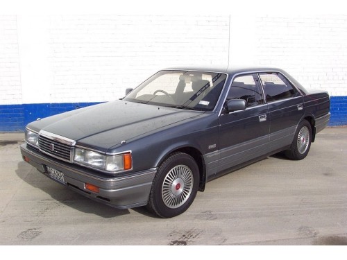 Характеристики автомобиля Mazda Luce 2.0 Limited (09.1988 - 12.1991): фото, вместимость, скорость, двигатель, топливо, масса, отзывы