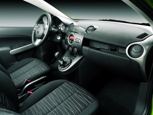 Характеристики автомобиля Mazda Mazda2 1.3 MRZ MT Dynamic 5dr. (10.2007 - 11.2010): фото, вместимость, скорость, двигатель, топливо, масса, отзывы