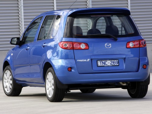 Характеристики автомобиля Mazda Mazda2 1.3 AT (08.2002 - 03.2005): фото, вместимость, скорость, двигатель, топливо, масса, отзывы