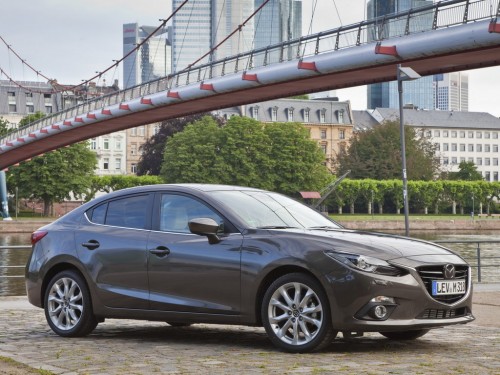 Характеристики автомобиля Mazda Mazda3 2.0 AT Center-Line (10.2013 - 07.2016): фото, вместимость, скорость, двигатель, топливо, масса, отзывы