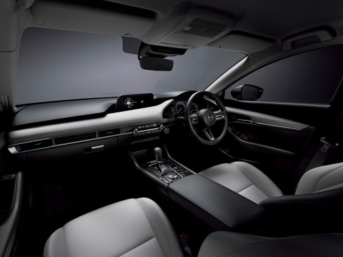 Характеристики автомобиля Mazda Mazda3 1.5 15S (09.2022 - 05.2023): фото, вместимость, скорость, двигатель, топливо, масса, отзывы