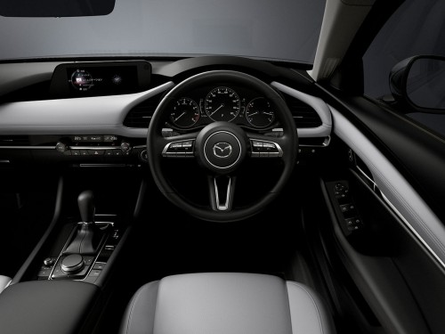 Характеристики автомобиля Mazda Mazda3 1.5 15S Black Tone Edition (09.2022 - 05.2023): фото, вместимость, скорость, двигатель, топливо, масса, отзывы
