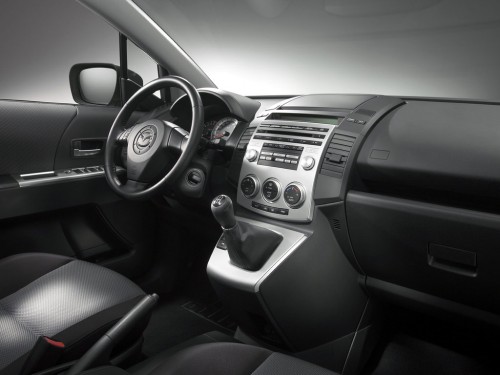 Характеристики автомобиля Mazda Mazda5 2.0 MT Active (09.2004 - 03.2008): фото, вместимость, скорость, двигатель, топливо, масса, отзывы