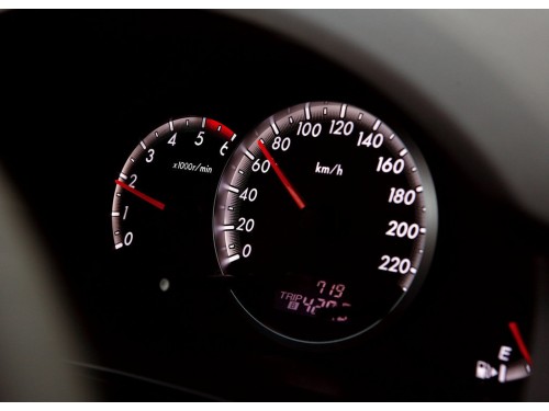 Характеристики автомобиля Mazda Mazda5 2.0 AT Active (12.2010 - 10.2011): фото, вместимость, скорость, двигатель, топливо, масса, отзывы