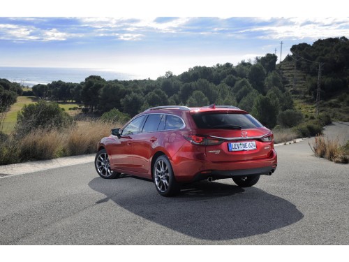 Характеристики автомобиля Mazda Mazda6 2.0 MT Sports-Line (02.2015 - 06.2018): фото, вместимость, скорость, двигатель, топливо, масса, отзывы