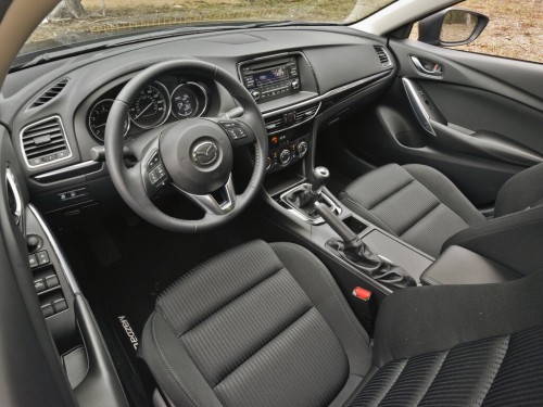 Характеристики автомобиля Mazda Mazda6 2.5 AT Touring (01.2017 - 12.2017): фото, вместимость, скорость, двигатель, топливо, масса, отзывы