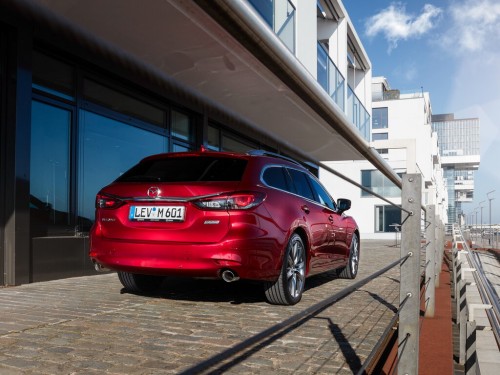Характеристики автомобиля Mazda Mazda6 2.0 AT Exclusive-Line (07.2018 - н.в.): фото, вместимость, скорость, двигатель, топливо, масса, отзывы