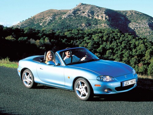 Характеристики автомобиля Mazda MX-5 1.8 MT (12.2000 - 06.2005): фото, вместимость, скорость, двигатель, топливо, масса, отзывы