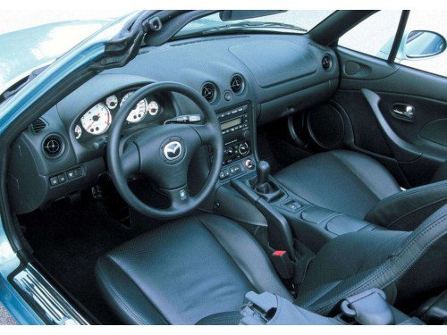 Характеристики автомобиля Mazda MX-5 1.6 MT (12.2000 - 06.2005): фото, вместимость, скорость, двигатель, топливо, масса, отзывы
