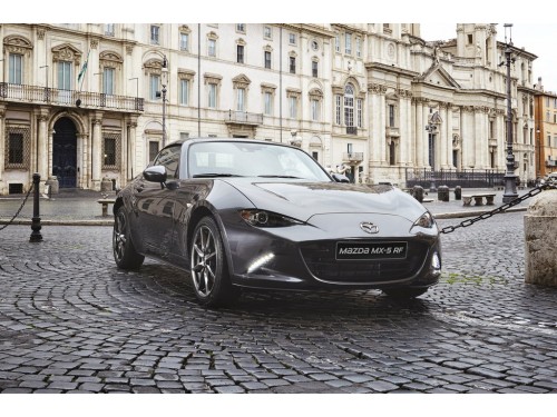 Характеристики автомобиля Mazda MX-5 1.5 MT Exclusive-Line RF (09.2018 - н.в.): фото, вместимость, скорость, двигатель, топливо, масса, отзывы